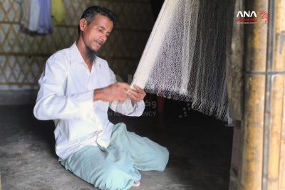 قصة لاجئ من الروهينجا يحول حياكة شباك الصيد إلى وسيلة للبقاء والأمل