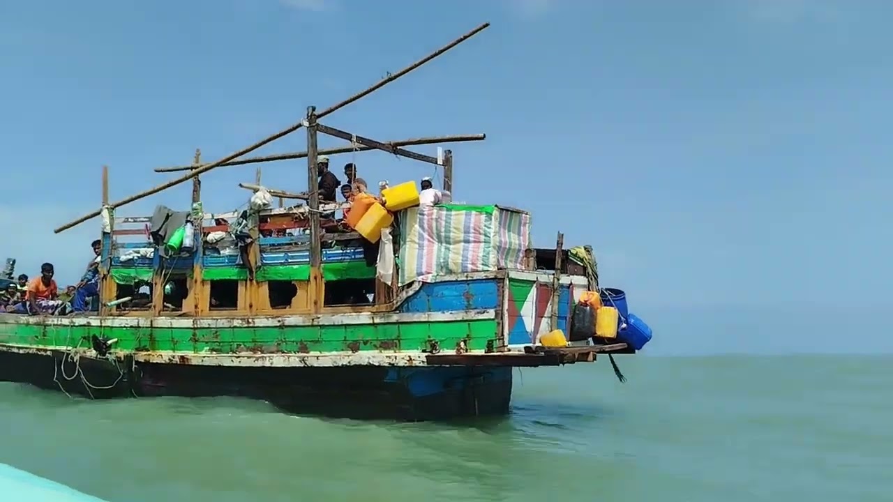 قارب على متنه أكثر من 100 مهاجر من ميانمار  يصل ساحل موليفاكال في سريلانكا