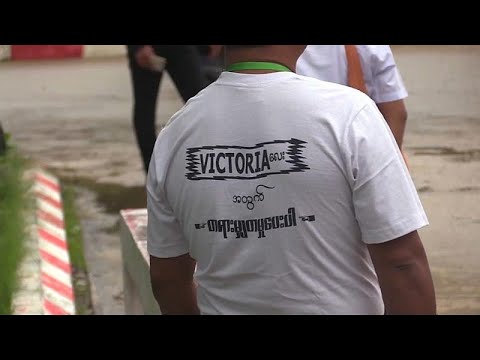 فيديو: طفلة ذات 3 سنوات تقدم شهادتها في قضية اغتصابها في ميانمار…