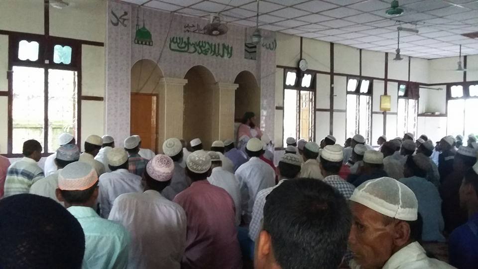 الروهينغا يؤدون الرشوة لإقامة صلاة العيد
