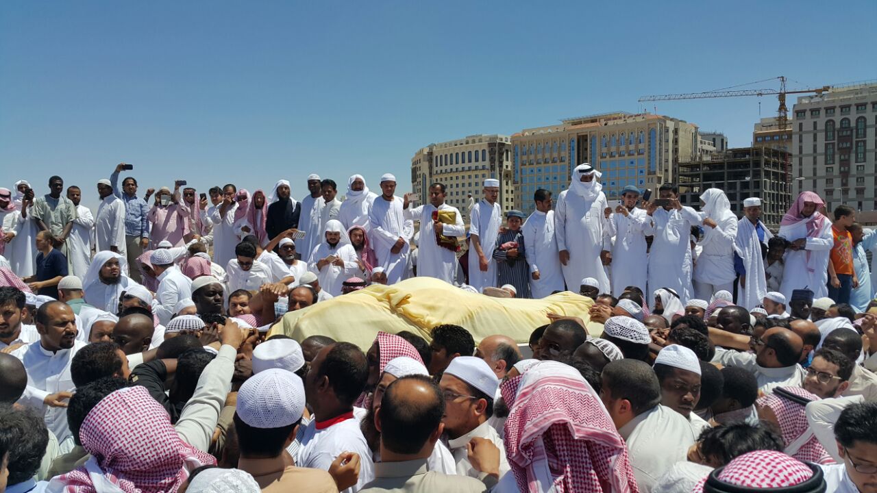بالفيديو والصور .. تشييع مهيب لجنازة الشيخ محمد أيوب