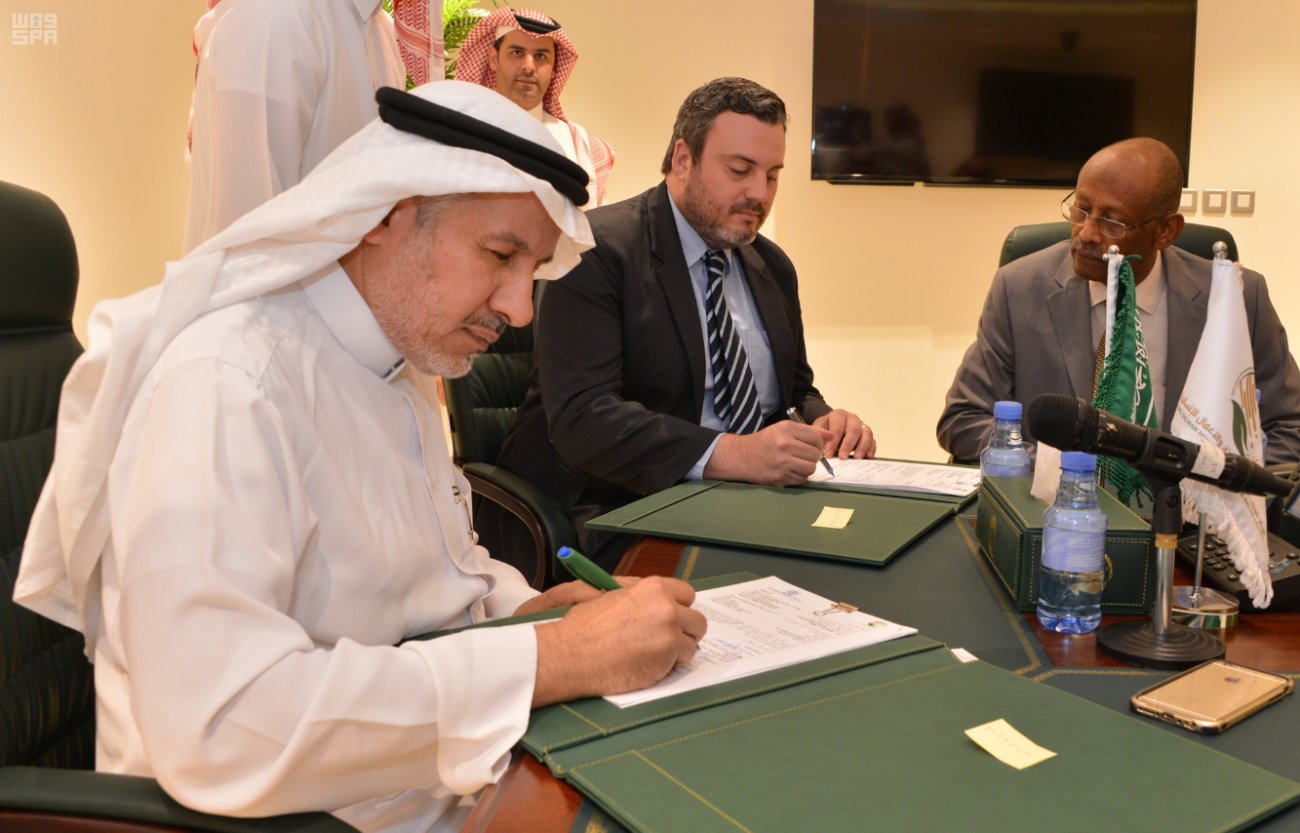 الربيعة يوقع برنامجاً تنفيذياً لتقديم الدعم وتعزيز التنمية الزراعية في ميانمار مع منظمة الهجرة الدولية