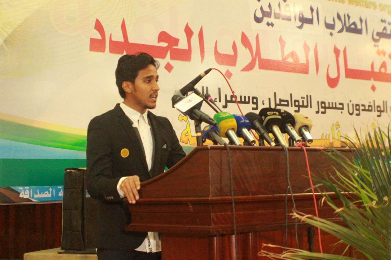 طالب روهنغي يحظى بإعجاب نائب رئيس السودان
