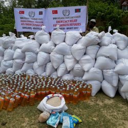 (IHH) التركية توصل مساعدات عاجلة إلى لاجئي الروهنغيا في بنغلاديش