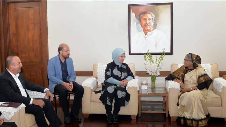 رئيسة وزراء بنغلاديش تستقبل عقيلة أردوغان في دكا