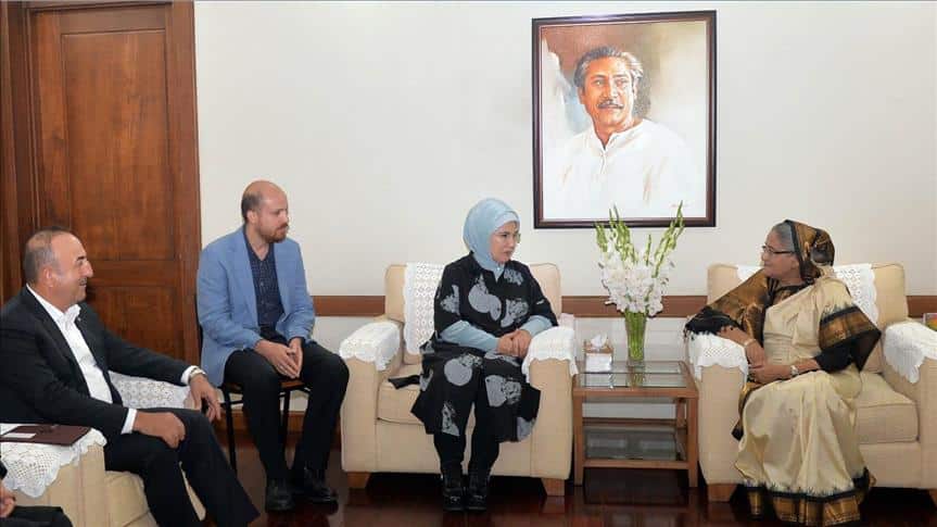 رئيسة وزراء بنغلاديش تستقبل عقيلة أردوغان في دكا