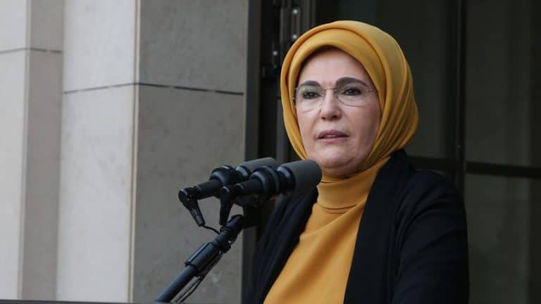 أمينة أردوغان إلى بنغلاديش للفت الأنظار إلى المأساة الإنسانية في أراكان
