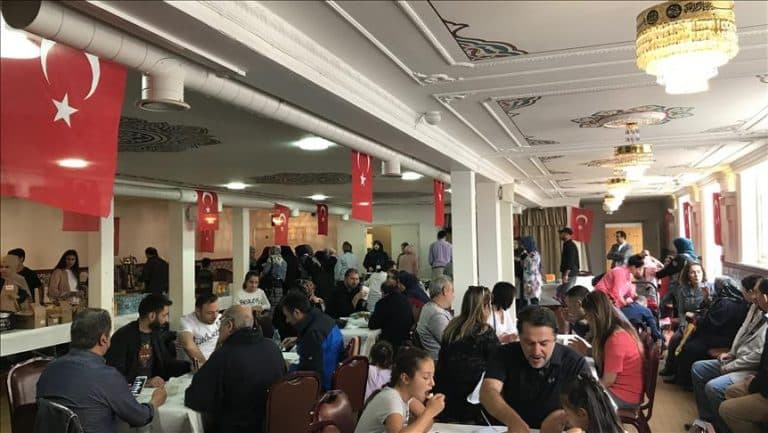 منظمات تركية في بريطانيا تنظم سوقًا خيريًا لمساعدة مسلمي الروهنغيا