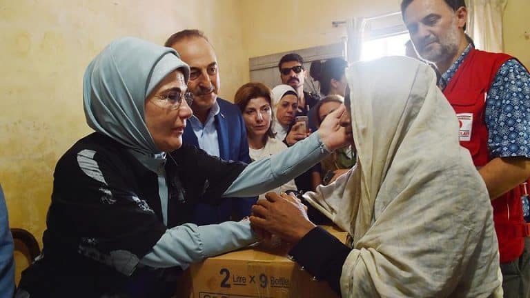 عقيلة أردوغان تعرب عن تأثرها الشديد من وضع مسلمي أراكان