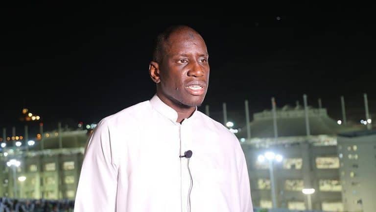 اللاعب السنغالي "ديمبا با" يدعو المسلمين لمساندة الروهنغيا