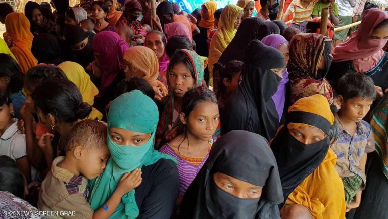 اللاجئون الروهنغيا "التاريخيون" يعيشون "حياة السجناء" في بنغلاديش