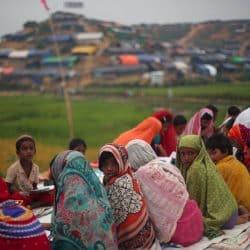 بالصور.. أطفال لاجئي الروهنغيا يحرصون على حفظ القرآن في مخيمات بنغلادش
