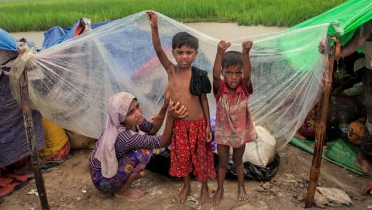 إيكونوميست: لاجئو الروهنغيا في بنغلادش.. أحلام العودة تتبخر