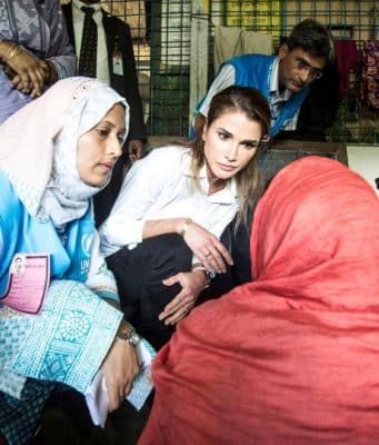 بالصور .. عقيلة ملك الأردن تزور لاجئي الروهنغيا في بنغلادش