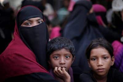يوم في حياة أطفال الروهنغيا بالمخيمات .. 11 صورة تجسد المأساة