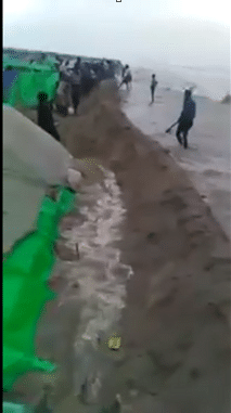 الأمواج تزيد من معاناة العالقين الروهنغيا