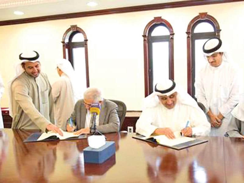 «الكويتي للتنمية» يوقع مذكرة تفاهم مع الهلال الأحمر لإغاثة لاجئي الروهنغيا