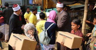 بدء توزيع المساعدات المقدمة من الأزهر الشريف للاجئى الروهنغيا فى بنغلادش