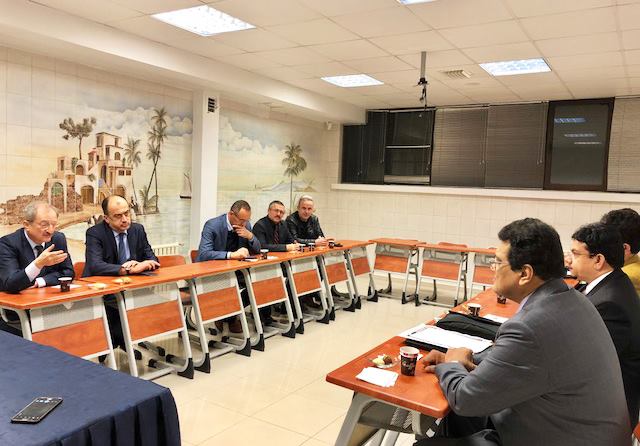 مدير عام (ARU) يلتقي وزير خارجية تركيا ويشارك في اجتماع باسطنبول