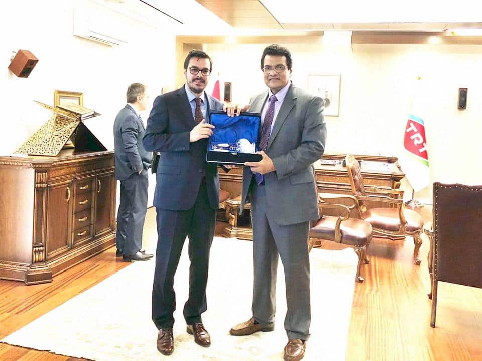 مدير عام (ARU) يلتقي وزير خارجية تركيا ويشارك في اجتماع باسطنبول
