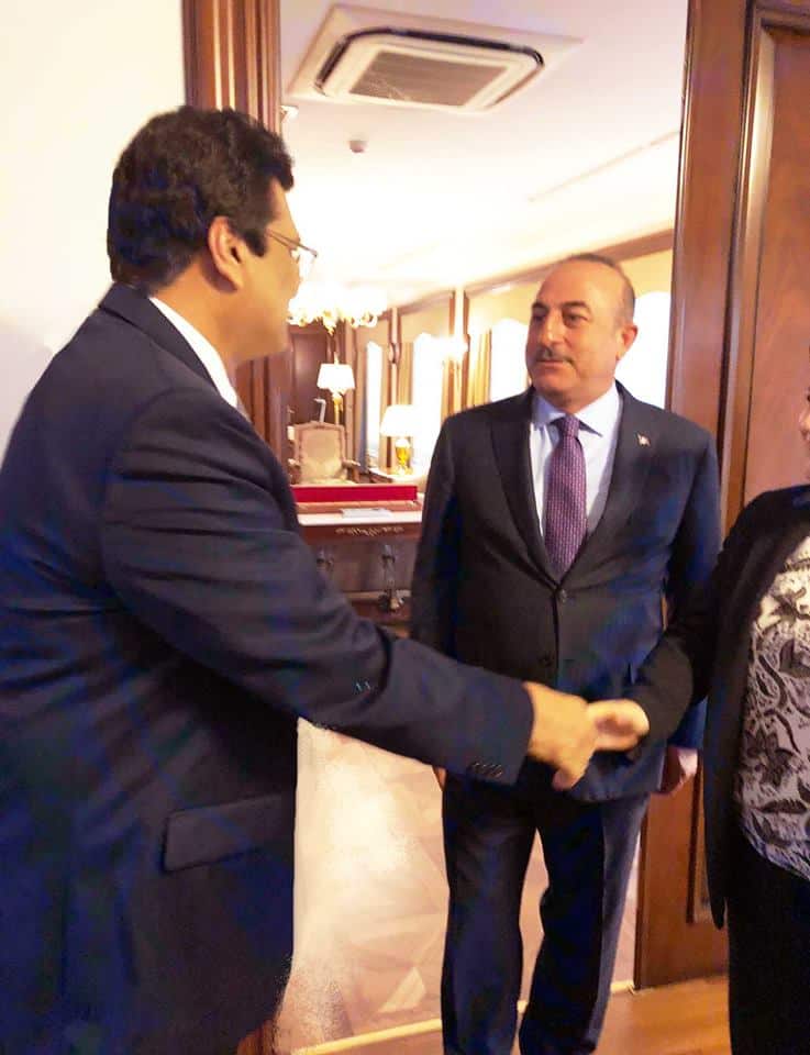 مدير عام (ARU) يلتقي وزير خارجية تركيا ويشارك في اجتماع باسطنبول