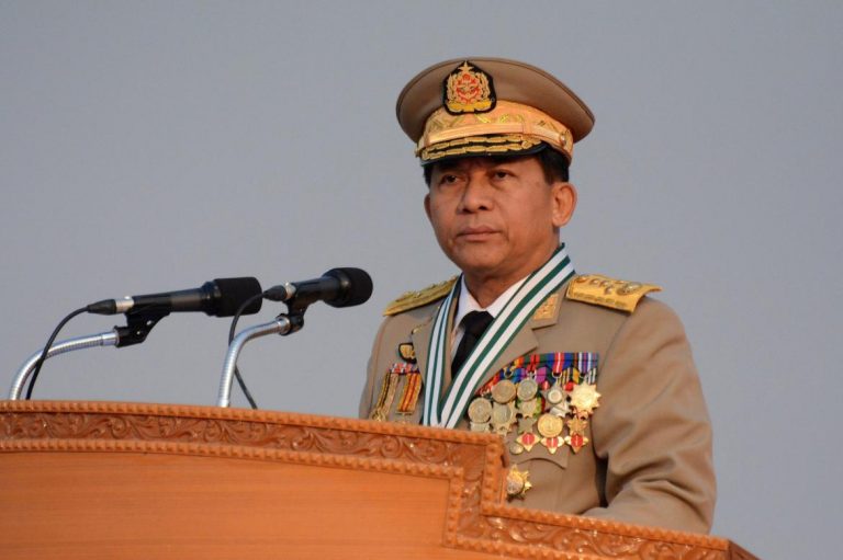 قائد الجيش الميانماري يؤكد للبابا فرانسيس عدم وجود "تمييز ديني" في بلاده