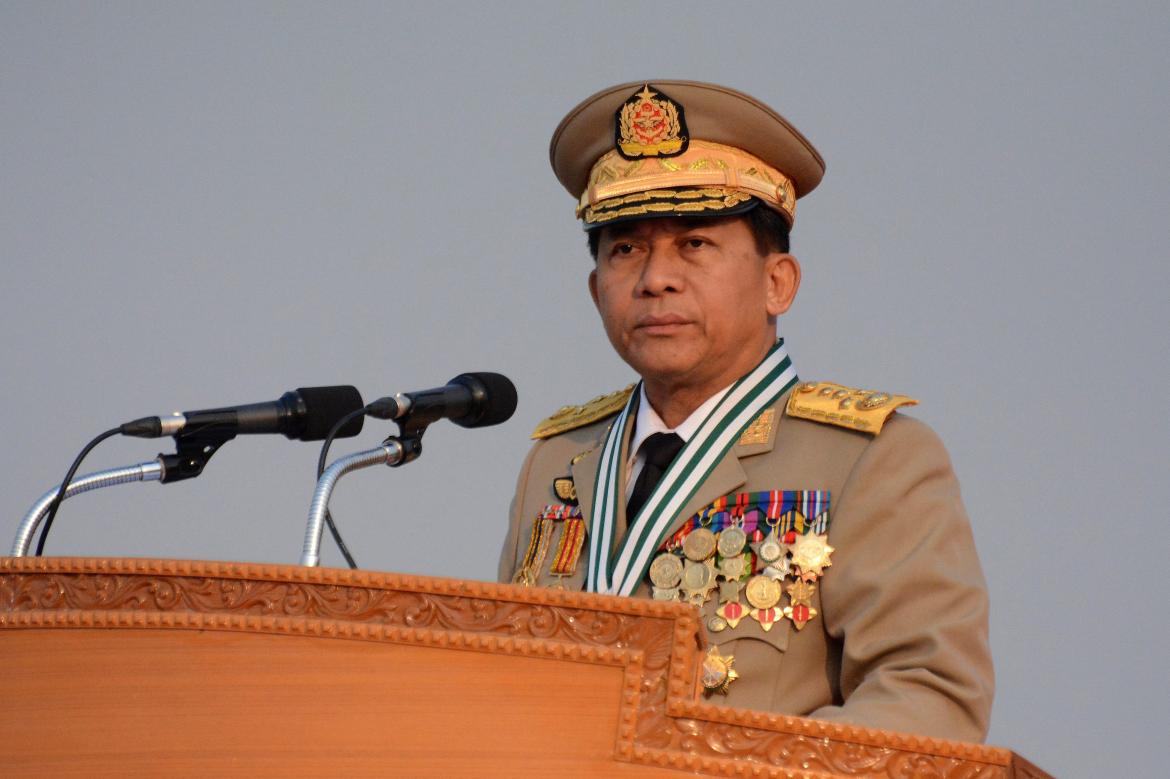 قائد الجيش الميانماري يؤكد للبابا فرانسيس عدم وجود "تمييز ديني" في بلاده