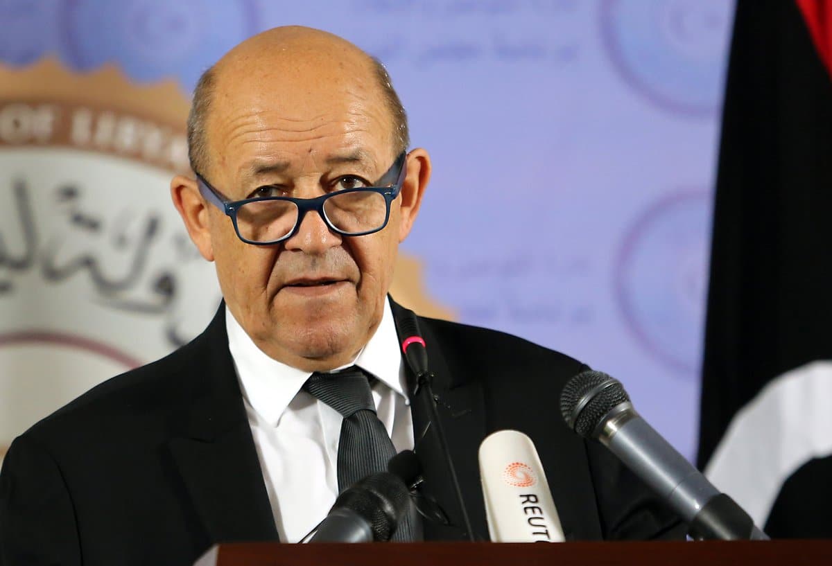 وزير الخارجية الفرنسي يعرب عن دعمه لزعيمة ميانمار