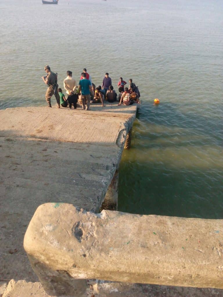فارون روهنغيا يخاطرون بحياتهم ويصلون بنغلادش سباحة