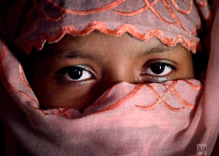 فتاة روهنغية تروي قصة اغتصابها من 10 جنود في ميانمار