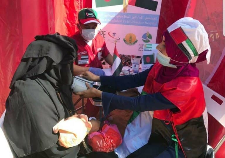 أطباء إماراتيون يتطوعون لعلاج الروهنغيا في مخيمات بنغلادش