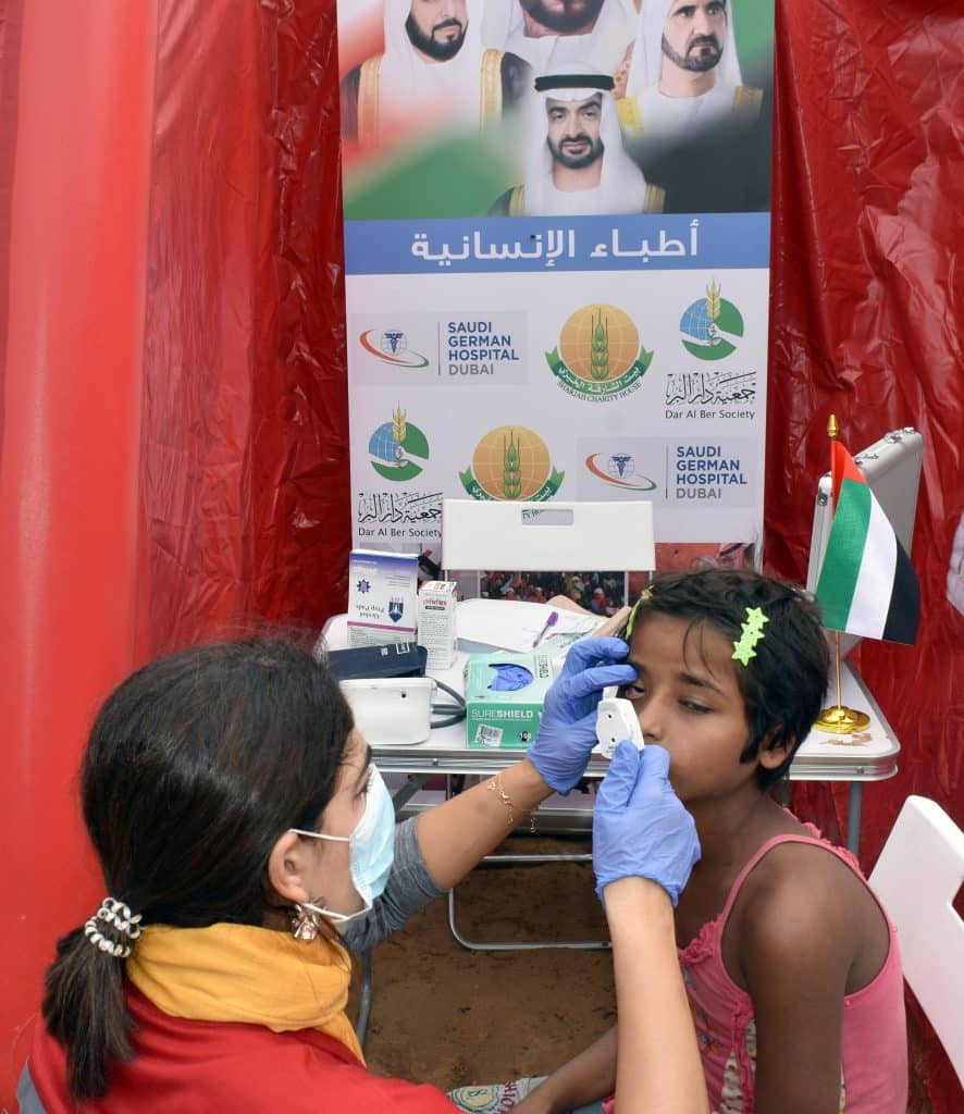 أطباء الإمارات ينقذون حياة طفل من اللاجئين الروهنغيا في بنغلادش