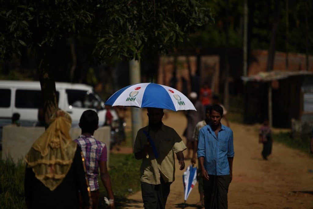 "IHH" التركية تواصل إغاثة مسلمي الروهنغيا في بنغلادش
