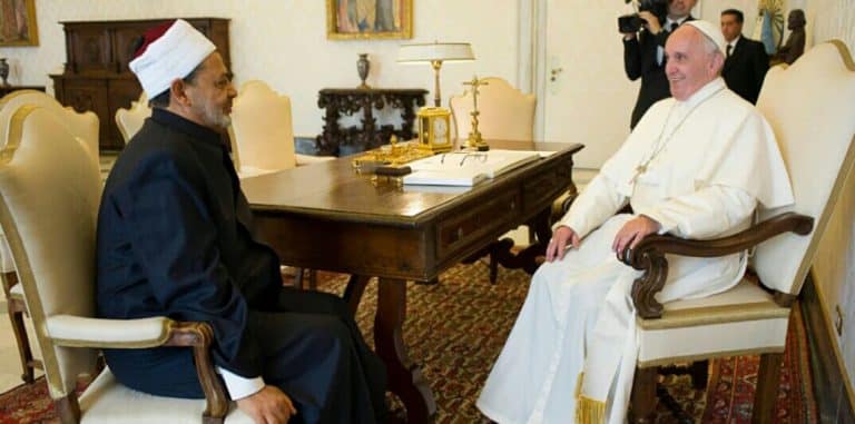 البابا فرانسيس لشيخ الأزهر: وجهت نداء عالميا لحماية أقليات ميانمار