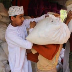 الجمعية العُمانية تزور لاجئي الروهنغيا وتتفقد مشاريعها وتوزيع مساعدات إغاثية