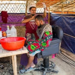 تجار من الروهنغيا يلبّون احتياجات سكان مخيم في بنغلادش