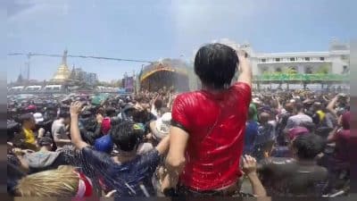 شاهد: مهرجان المياه في ميانمار للاحتفال بالعام الجديد