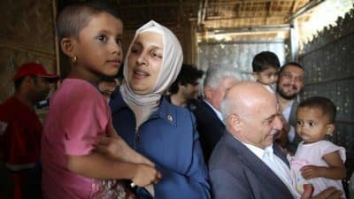 وفد برلماني وإغاثي تركي يزور مخيمات لاجئي الروهنغيا في بنغلادش