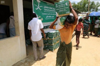 السعودية تواصل لليوم 11 توزيع السلال الغذائية الرمضانية للاجئين الروهنغيا في بنغلادش