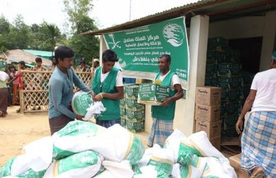 السعودية تواصل لليوم 13 توزيع السلال الغذائية الرمضانية للروهنغيا في بنغلادش