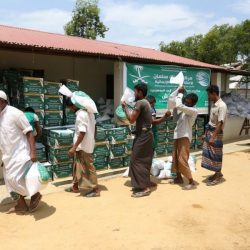 السعودية تواصل لليوم السابع توزيع مساعدات رمضانية للاجئين الروهنغيا في بنغلادش