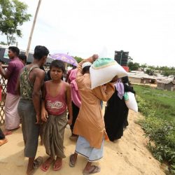 السعودية تواصل لليوم 13 توزيع السلال الغذائية الرمضانية للروهنغيا في بنغلادش