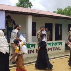 جمعية تركية توزع مساعدات غذائية للروهنغيا في بنغلادش