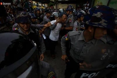 جيش ميانمار يقاضي 3 نشطاء لاحتجاجهم على صراع عرقي بشمال البلاد