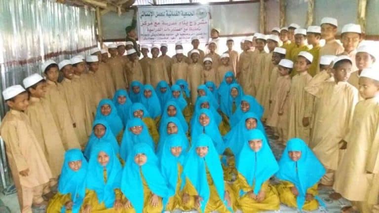 جمعية عُمانية تختتم بناء مدرسة على حدود بنغلادش