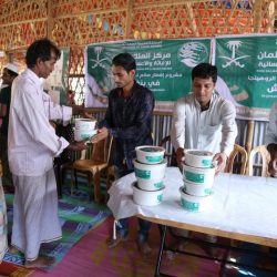 لليوم الـ6.. "إغاثي الملك سلمان" يواصل توزيع 1500 سلة رمضانية على الروهنغيا