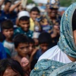 بالصور بریانكا تشوبرا تزور مخیم للاجئي الروهنغيا في بنغلادش