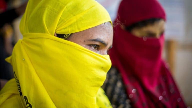 يتيمات من الروهنغيا يواجهن مشقات اللجوء في بنغلادش