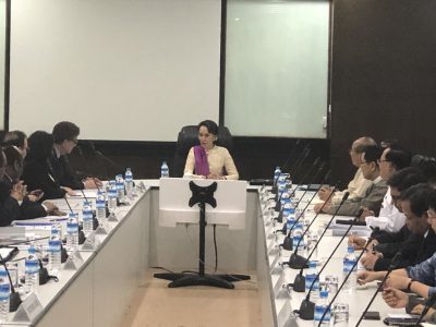 زعيمة ميانمار: مستعدون لإعادة مسلمي الروهنغيا