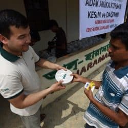 هيئة الإغاثة التركية تستمر في توزيع المساعدات على مسلمي ميانمار